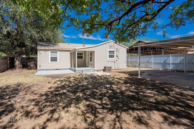 Building Photo - 2349 Highland Ave