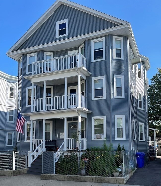 Building Photo - 19 Montfern Ave