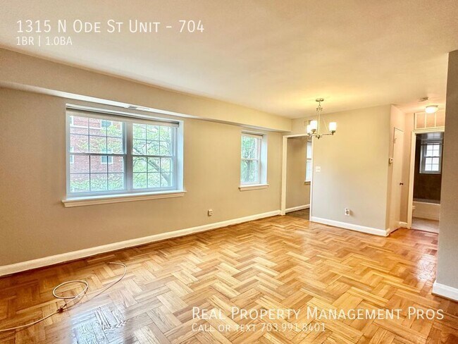 Foto del edificio - Lovely Rosslyn Condo, Great Location!