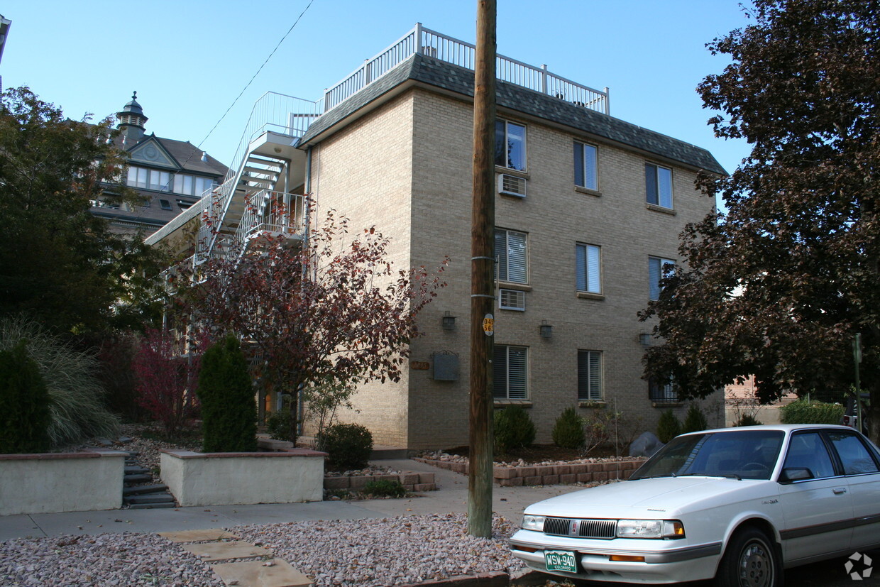 Primary Photo - 1135 Elizabeth St