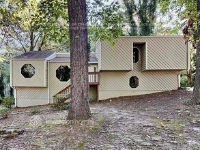 Building Photo - 2057 Kinridge Ct