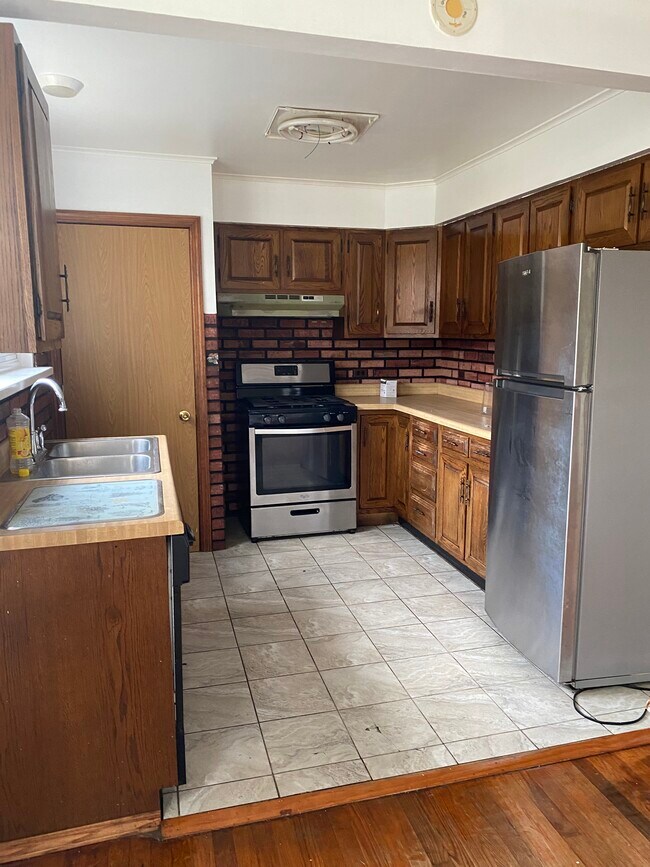 Foto del edificio - 14308 Woodlawn Ave