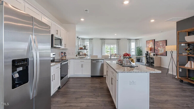 Foto del edificio - Room in Townhome on Dorset Strm Dr