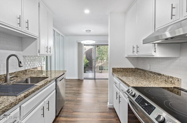 Foto del edificio - 5525 E Thomas Rd