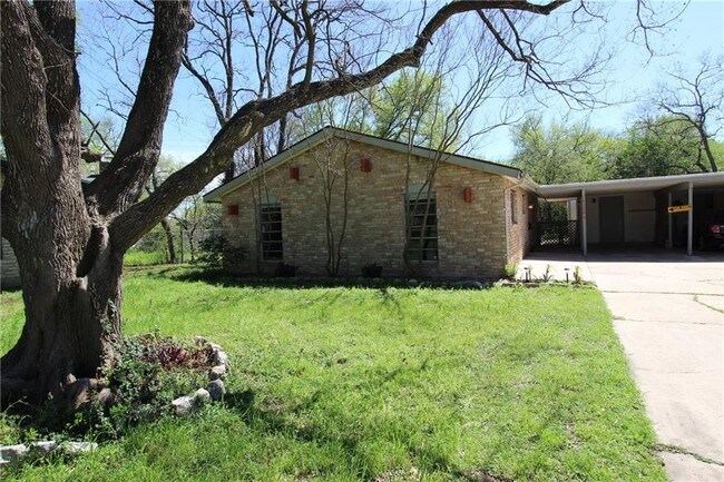 Building Photo - 4706 Sagebrush Cir