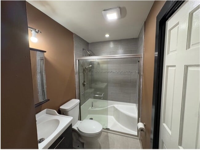Baño [Privado] - 6259 NW 171st St