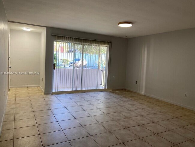 Building Photo - 9454 SW 77th Ave