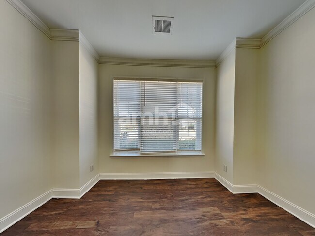 Building Photo - 15439 Crossing Gate Dr