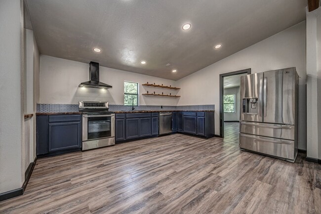 Foto del edificio - 4 Bedroom 2 Bath