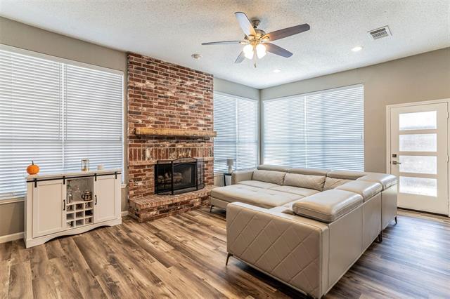 Foto del edificio - 8409 Lake Bend Dr