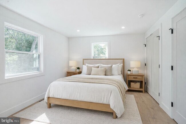 Building Photo - 316 Farmdale Rd