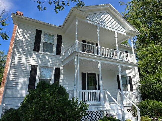 Building Photo - 301 Pendleton St