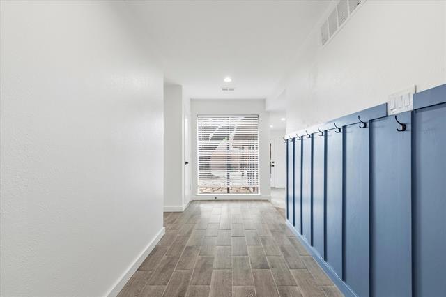 Foto del edificio - 17003 Davenport Rd