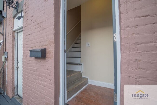 Foto del edificio - 4032 Falls Rd