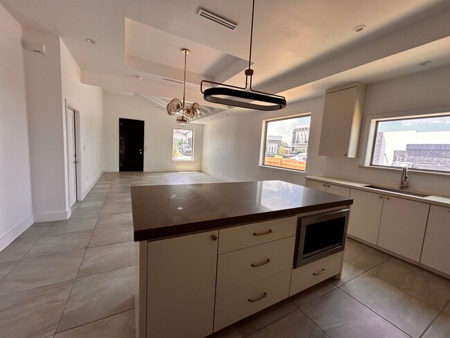 Building Photo - 401 Graneros Ave