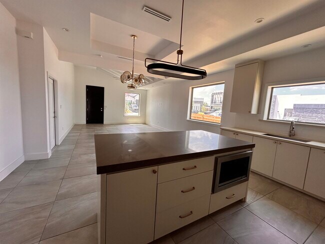 Foto del edificio - 401 Graneros Ave