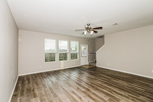 Building Photo - 17818 Aveleigh Ln