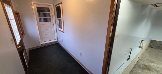 Entrada norte de la entrada del cuarto de barro - 8295 Limeridge Rd