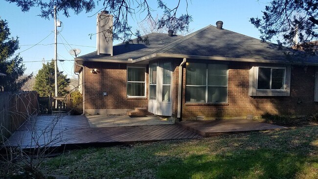 Building Photo - 1217 Jacksons View Rd