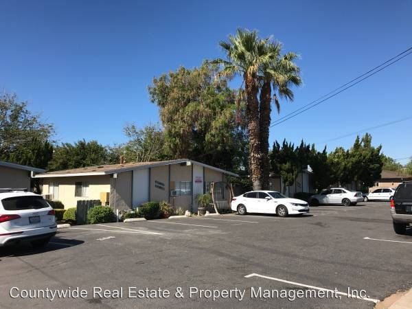 Primary Photo - 1100-1154 N Mollison Ave