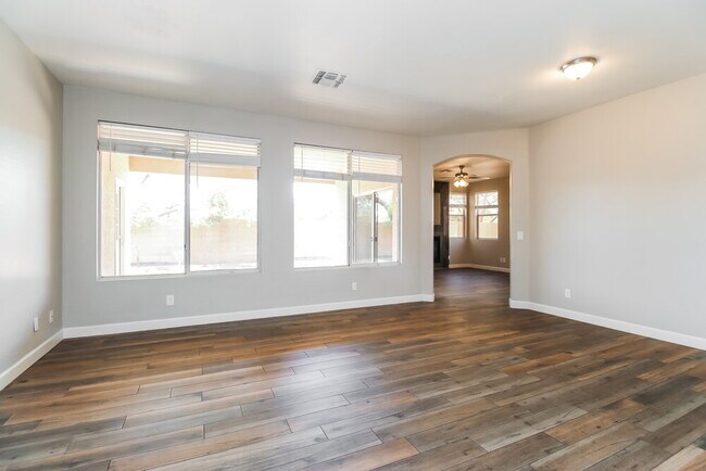 Foto del edificio - 3353 E Santa Fe Ln