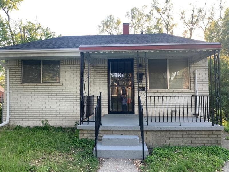 Primary Photo - 16511 Strathmoor St