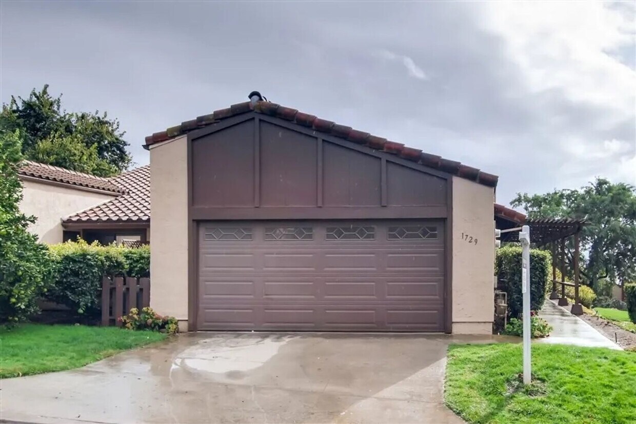 Primary Photo - Updated 3 Bedroom in Premier Neighborhood