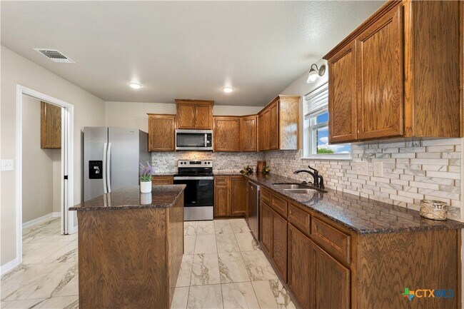 Foto del edificio - 6005 Cactus Flower Ln