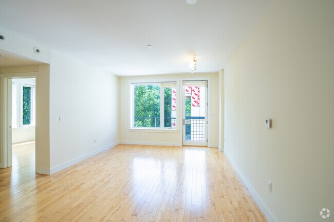 3HAB, 2BA - Sala de estar - 1218SF - 603 Concord
