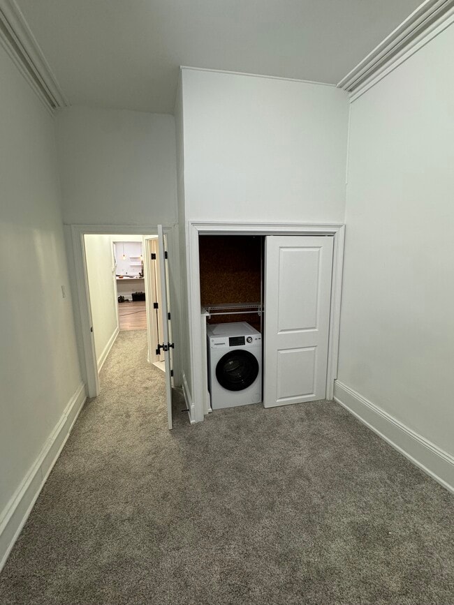 Building Photo - 2207 Mount Vernon St