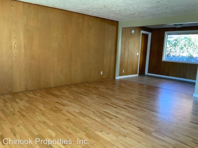 Building Photo - 935 W 22nd Ave