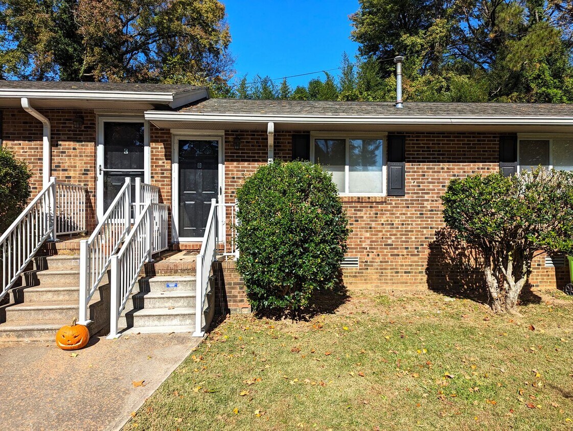Primary Photo - 3906 Lexington