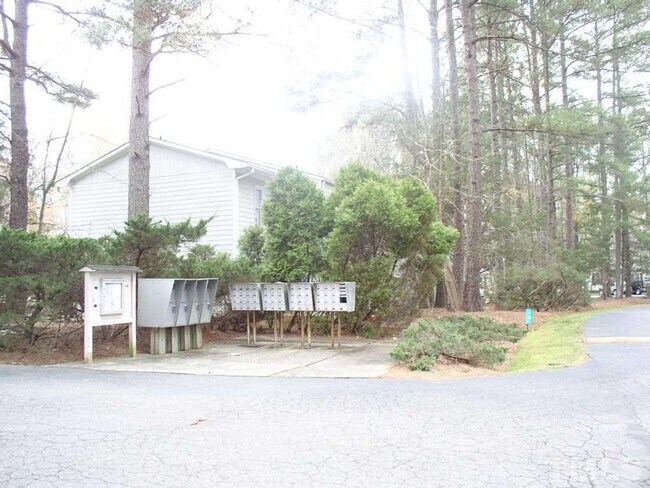Foto del edificio - Carrboro / Brighton Sq. Apt. AVAILABLE