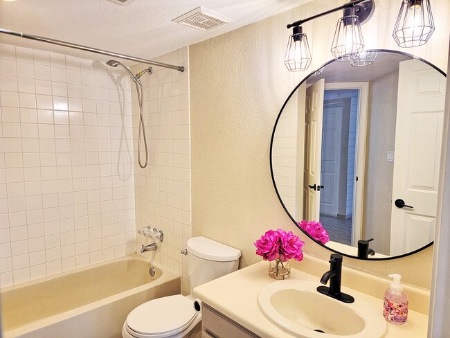 Foto del edificio - 10080 E Mountainview Lake Dr