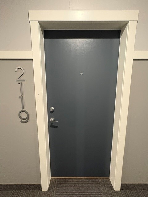 Building Photo - 1 bed + den, 2 bath unit located in the SW area of Belmont