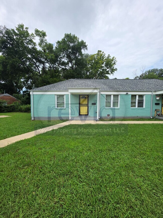 Building Photo - 839 Pearce St