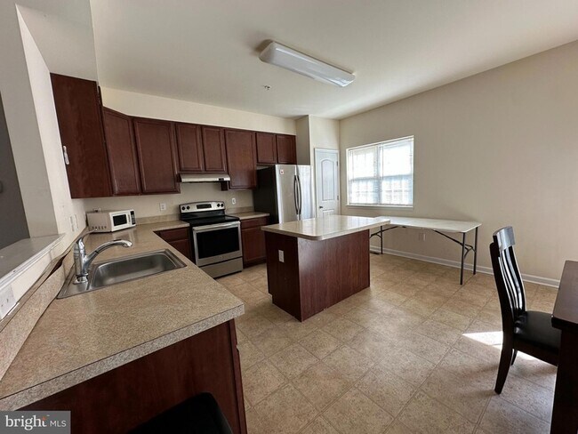 Foto del edificio - 103 Russell Ln