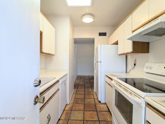 Building Photo - 1655 N Palo Verde Blvd