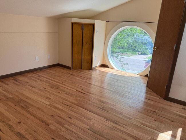 Building Photo - Hip, cool custom 3 bed, 2 bath, 1 car - Ol...