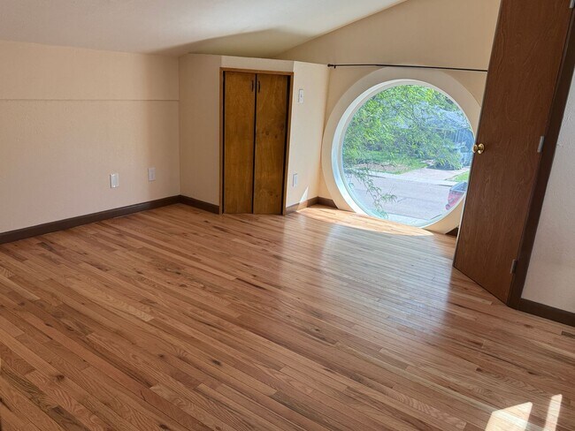 Foto del edificio - Hip, cool custom 3 bed, 2 bath, 1 car - Ol...