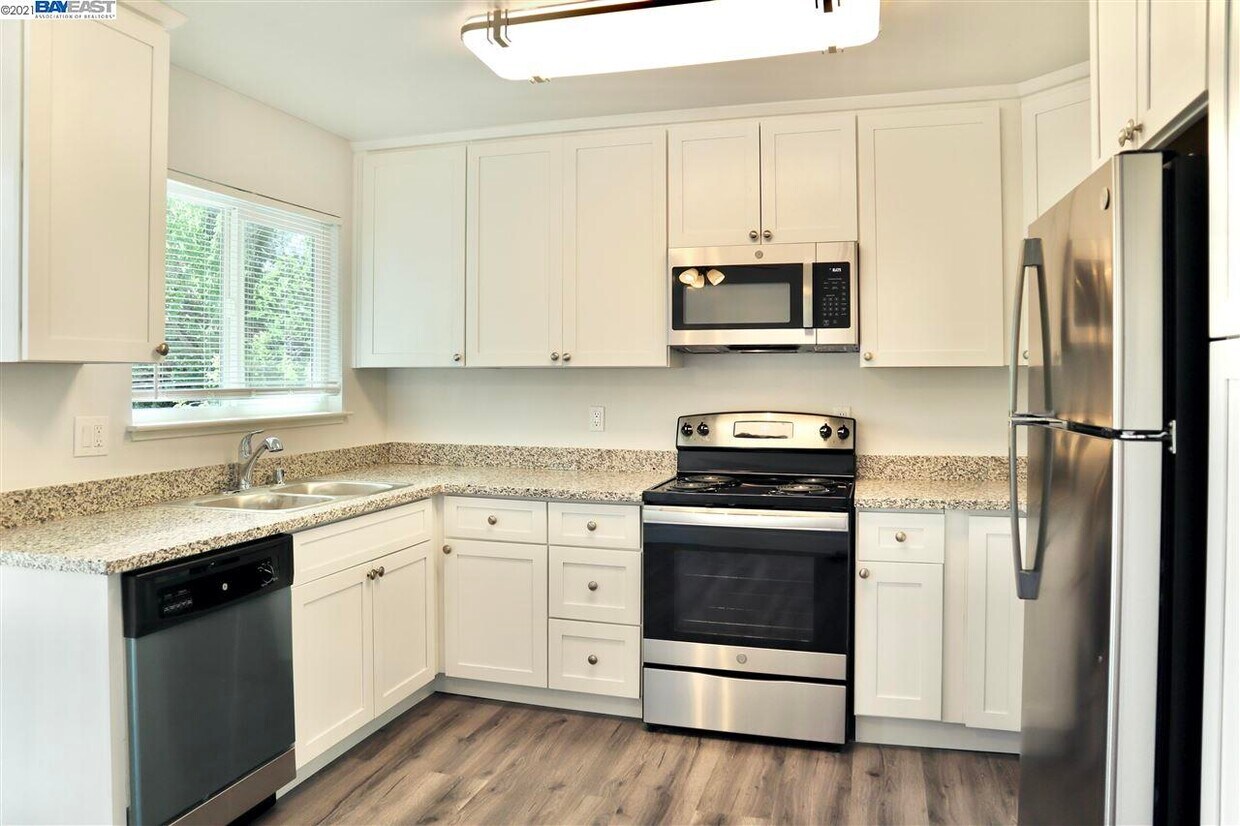 Foto principal - 576 Smalley Ave