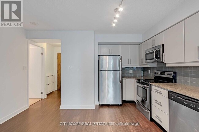 Building Photo - 33 Bay St.