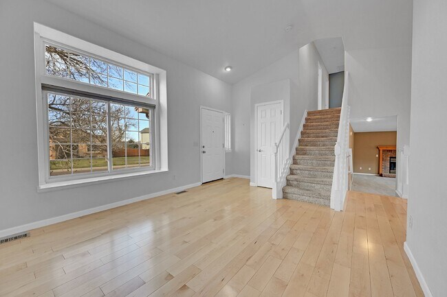 Foto del edificio - $2,995.00, stunning 4-bedroom, 3.5-bathroo...