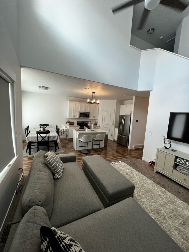 Main Living Room - 15202 S Tack Way