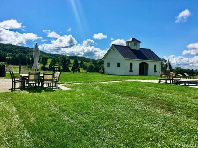 Foto del edificio - 162 Amenia Union Rd