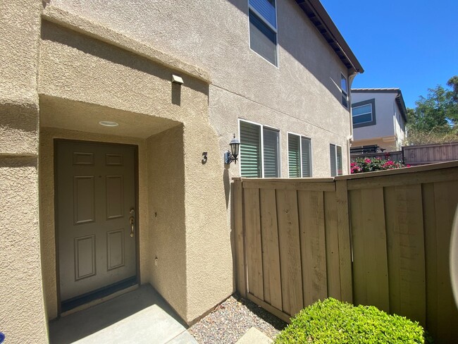 Building Photo - 2 bedroom condo in Murrieta