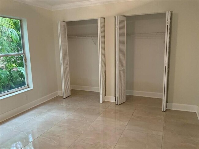 Building Photo - 10969 Bal Harbor Dr