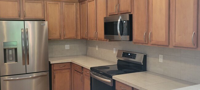 Building Photo - LAKE TAPPS - THE ESTATES  2 STORY
