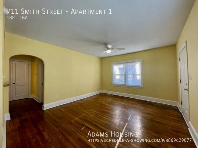 Building Photo - 711 Smith St