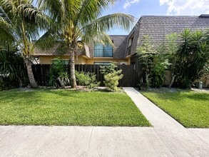 Building Photo - 303 Waterview Dr